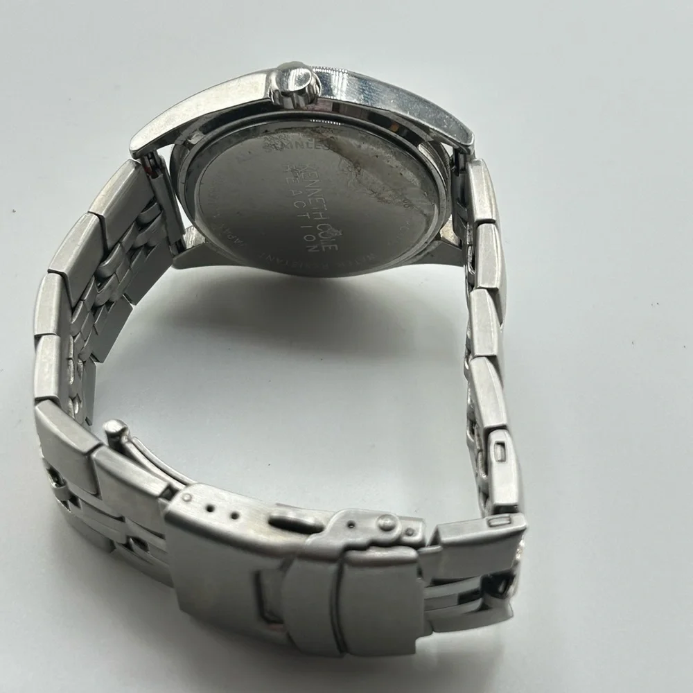 Kenneth Cole Reaction Silver Men's watch with new battery #593